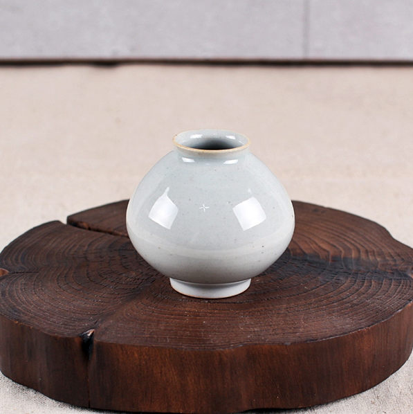 Miniature Joseon White Porcelain Moon Jar Vase (Ø5.5 × H5cm)