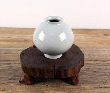 Miniature Joseon White Porcelain Moon Jar Vase – Medium (Ø8.5 × H8.5cm)