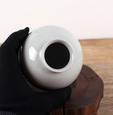 Miniature Joseon White Porcelain Moon Jar Vase – Medium (Ø8.5 × H8.5cm)