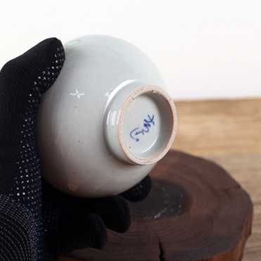 Miniature Joseon White Porcelain Moon Jar Vase – Medium (Ø8.5 × H8.5cm)