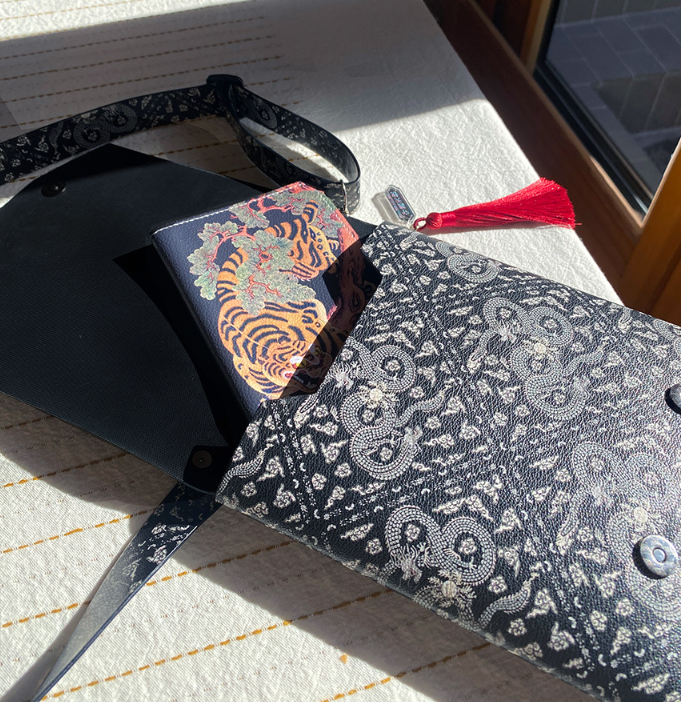 Bi-ryong Seungundo Mini Crossbody bag