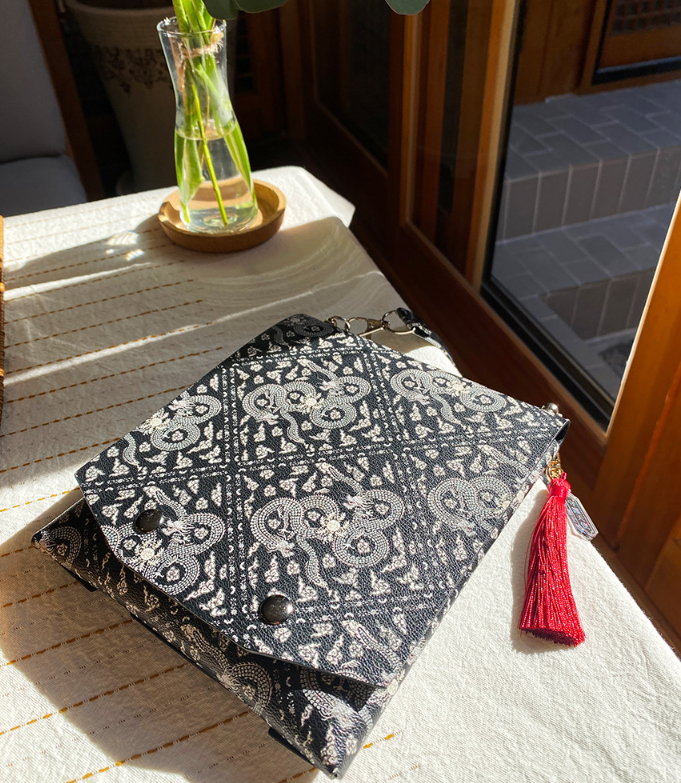 Bi-ryong Seungundo Mini Crossbody bag