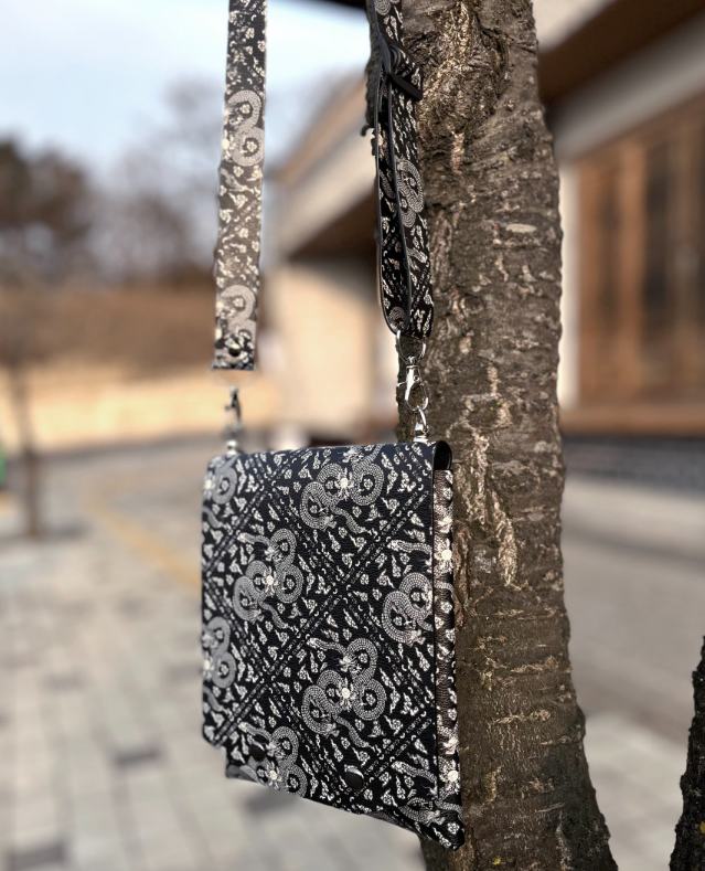 Bi-ryong Seungundo Mini Crossbody bag