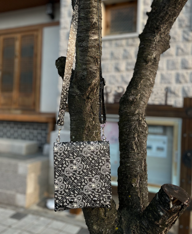 Bi-ryong Seungundo Mini Crossbody bag
