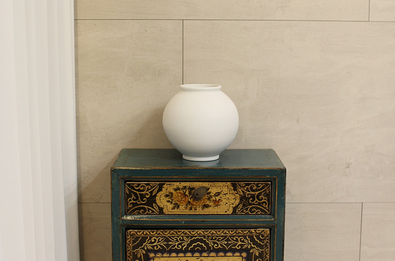 Matte White Moon Jar –Handmade by Park Soo-jae