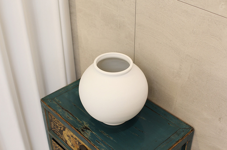 Matte White Moon Jar –Handmade by Park Soo-jae