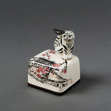 Magpie-Tiger & Sungnyemun Music Box – Front view of ceramic figure | PEUM Korean Houseware