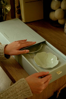 MUJAGI Celadon Plate Set – Blossom Plate Rim Close-Up | PEUM Korean Houseware