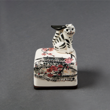Magpie-Tiger & Sungnyemun Music Box – Side view showing wood base | PEUM Korean Houseware