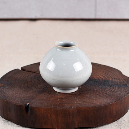 Miniature Joseon White Porcelain Moon Jar Vase (Ø5.5 × H5cm)