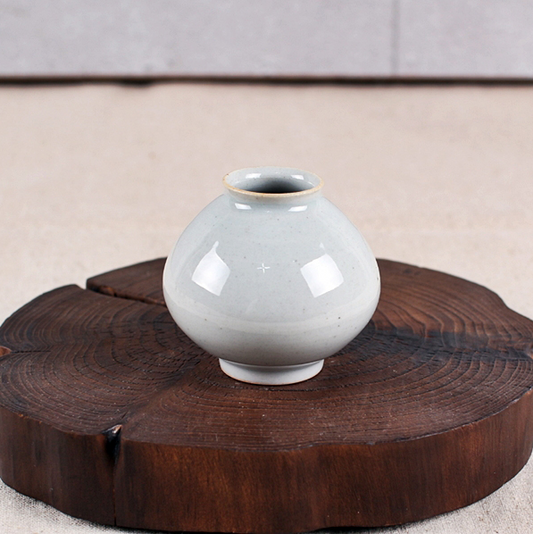 Miniature Joseon White Porcelain Moon Jar Vase (Ø5.5 × H5cm)