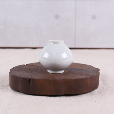 Miniature Joseon White Porcelain Moon Jar Vase (Ø5.5 × H5cm)