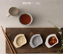 Silla Smile Sauce Bowl Set – Face Tile Pattern Revealed with Sauce | PEUM Korean Houseware