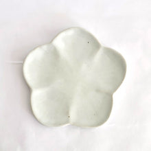 Flower 꽃 Plate 15cm – White Petal Form Top View | PEUM Korean Houseware
