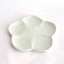 Flower 꽃 Plate 15cm – Side Profile showing Depth | PEUM Korean Houseware