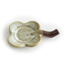 Cheonmok White Clover Chopstick Rest