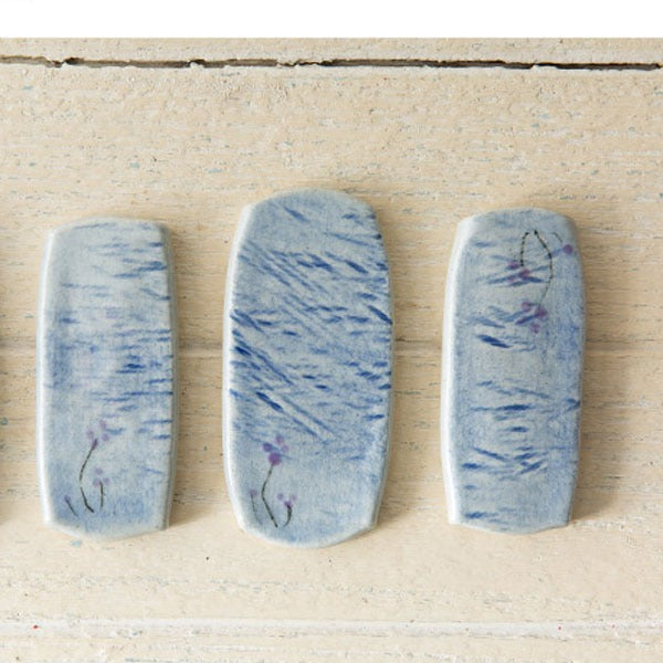 Blue Flower Garden Chopstick Rest Small – Full View, Chohwa Pattern | PEUM Korean Houseware