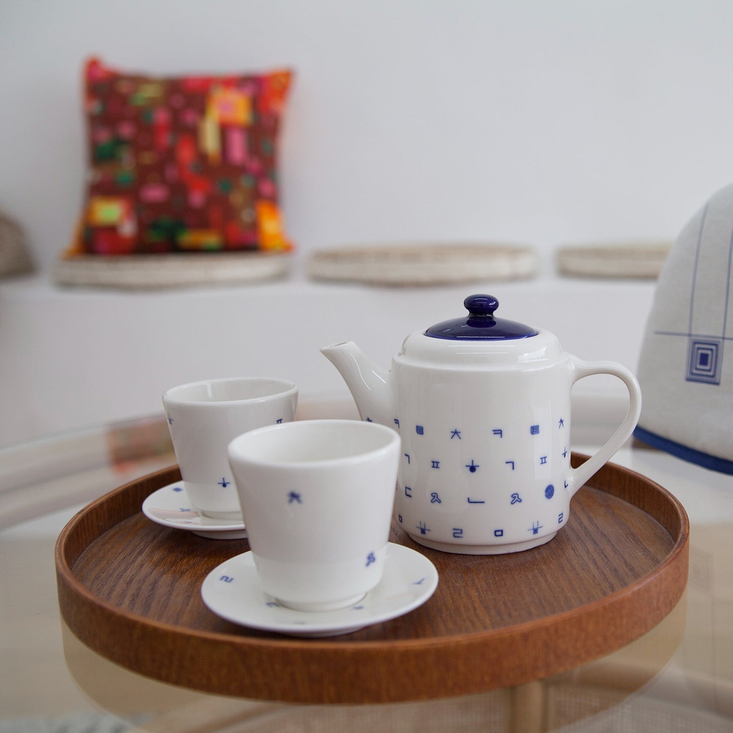 Sorosi Hangeul Alphabet Pattern Teapot Gift Set (Teapot and 2 Cups)