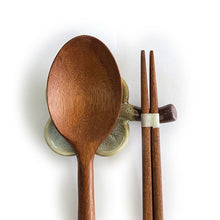 Cheonmok White Clover Chopstick Rest