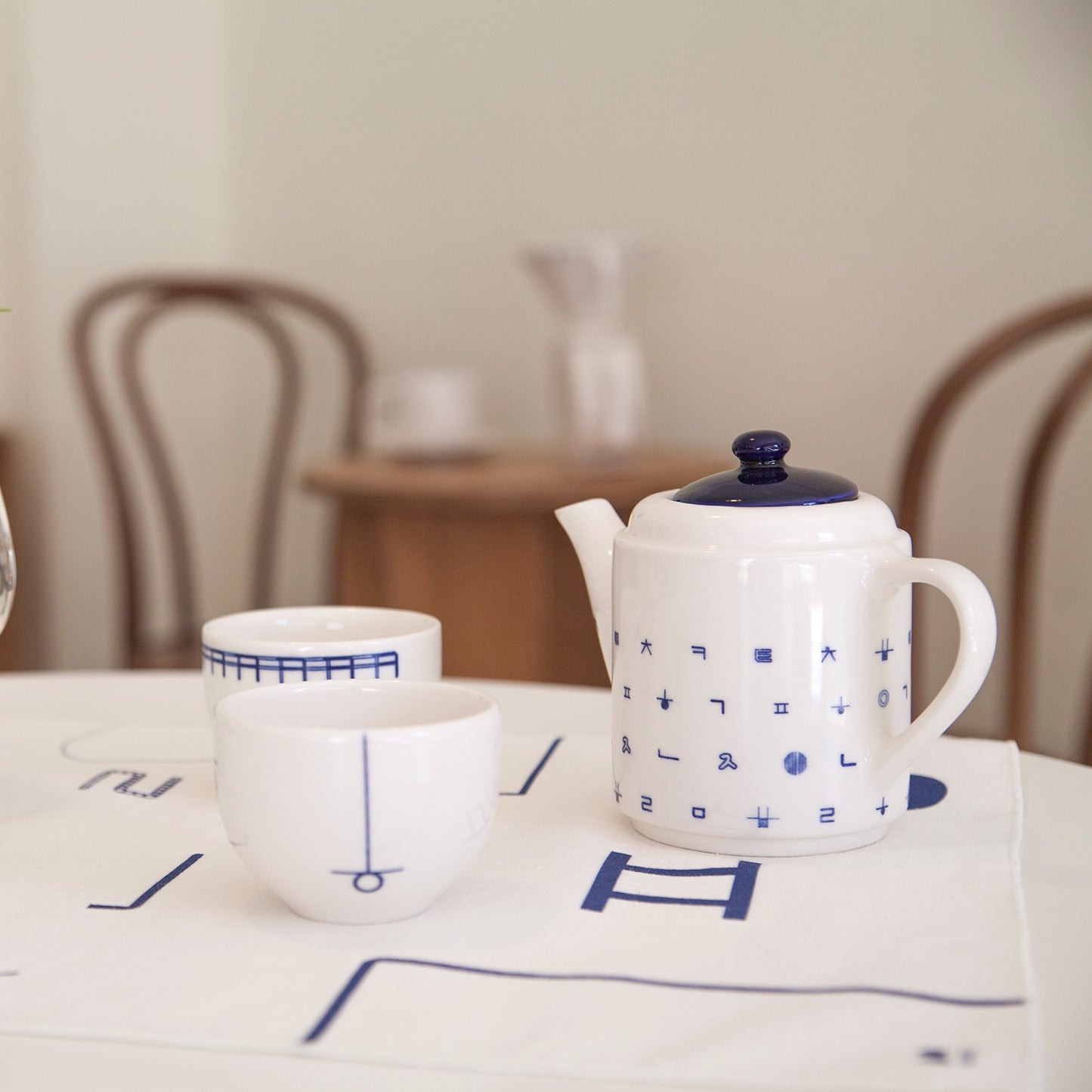 Sorosi Hangeul Alphabet Pattern Teapot Gift Set (Teapot and 2 Cups)