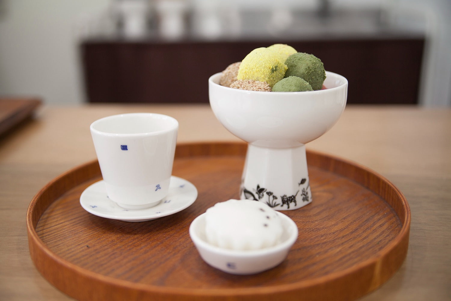 Sorosi Gaya Pedestal Dish – Lifestyle, Modern Korean Interior | PEUM Korean Houseware