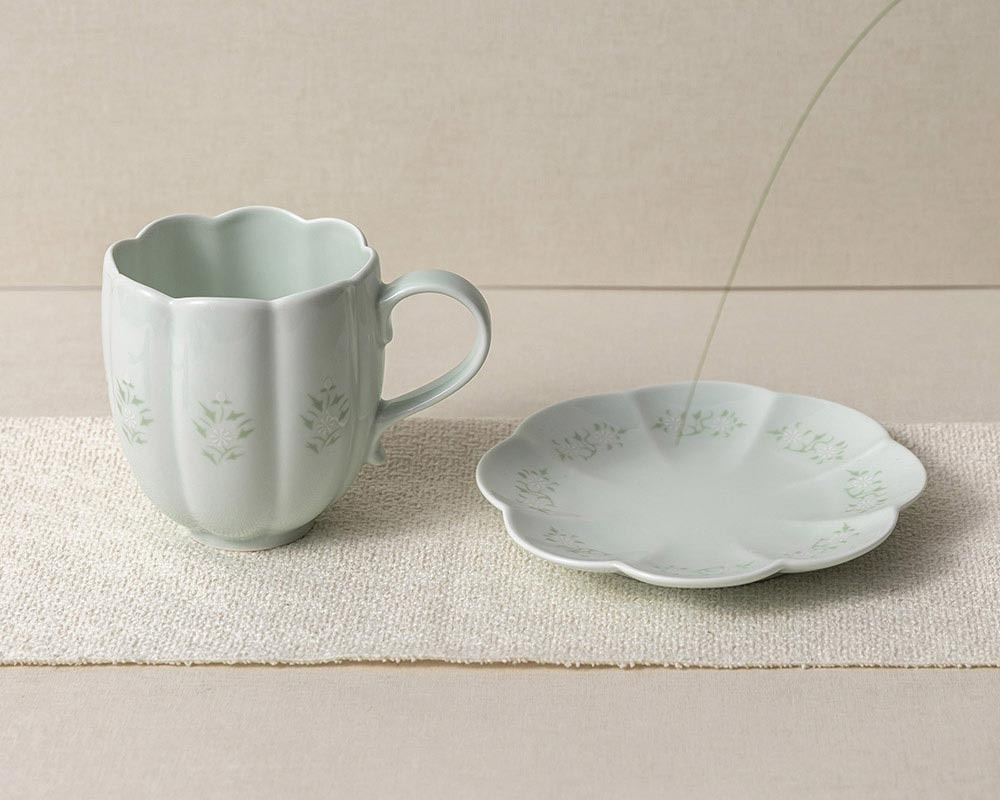 Goryeo Celadon Chrysanthemum Cup and Saucer Set