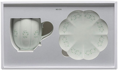 Goryeo Celadon Chrysanthemum Cup and Saucer Set