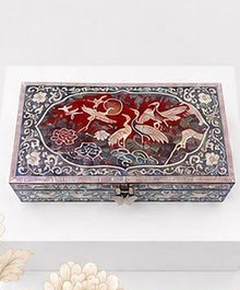 Twin crane slim najeon jewellery box, angled view of the crimson medallion – PEUM