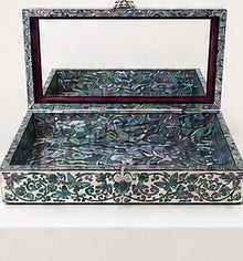 Butterfly slim jewellery box open, showing mirrored lid and nacre-lined interior – PEUM
