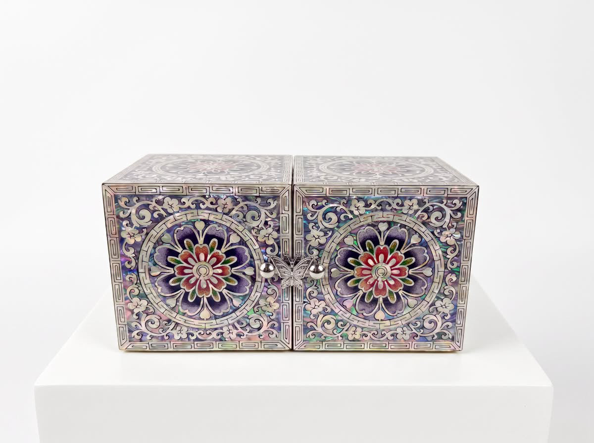 Dangcho medallion mother-of-pearl double jewellery box – PEUM