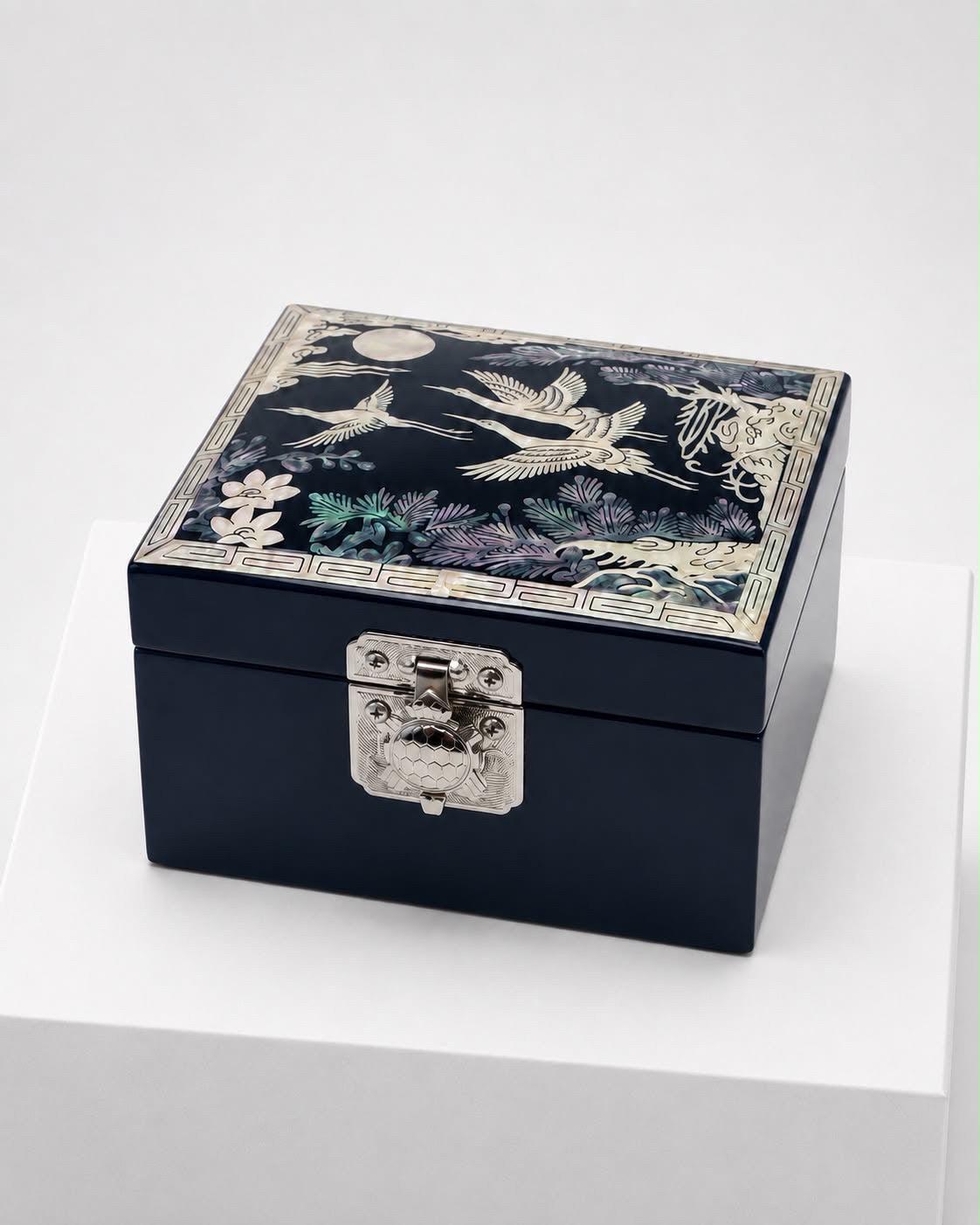 Navy najeon lacquer jewellery box with mother-of-pearl cranes and full moon – PEUM