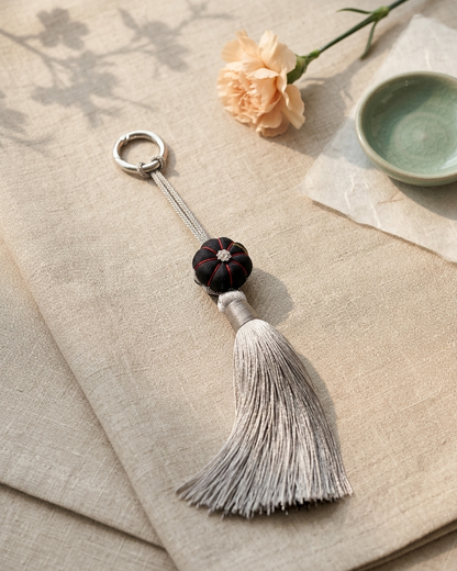 Pumpkin Knot Norigae Monochrome – Size Reference with Bag | PEUM Korean Houseware